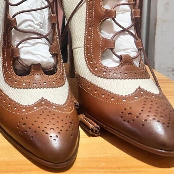 Ralph Lauren 2020 Pre-Fall Collection Scarlette Calfskin Spectator in Gold/Ecru - Picture 14 of 16